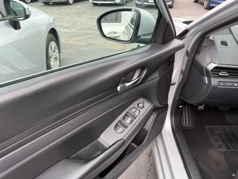 Used 2021 Nissan Altima 2.5 S FWD image 14