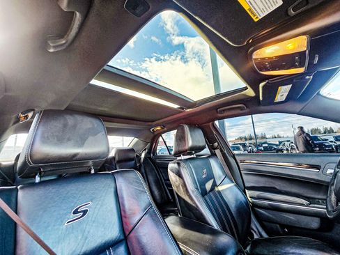 Used 2019 Chrysler 300 S image 14