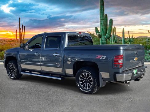 Used 2010 Chevrolet Silverado 1500 LTZ w/ Z71 Appearance Package image 5