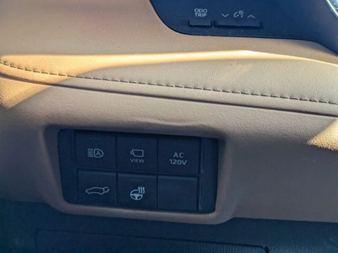 Used 2023 Toyota Highlander Platinum image 28