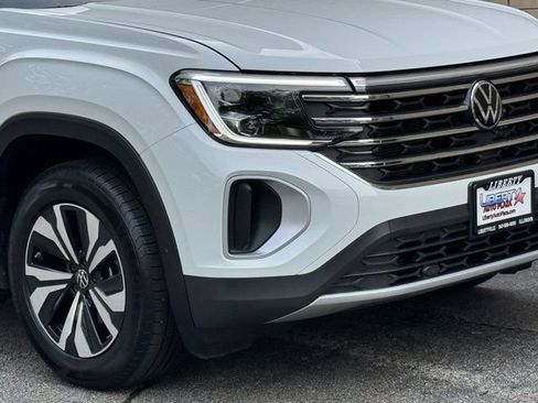 Used 2024 Volkswagen Atlas SE AWD/4WD image 3