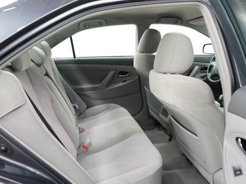 Used 2011 Toyota Camry LE FWD image 12