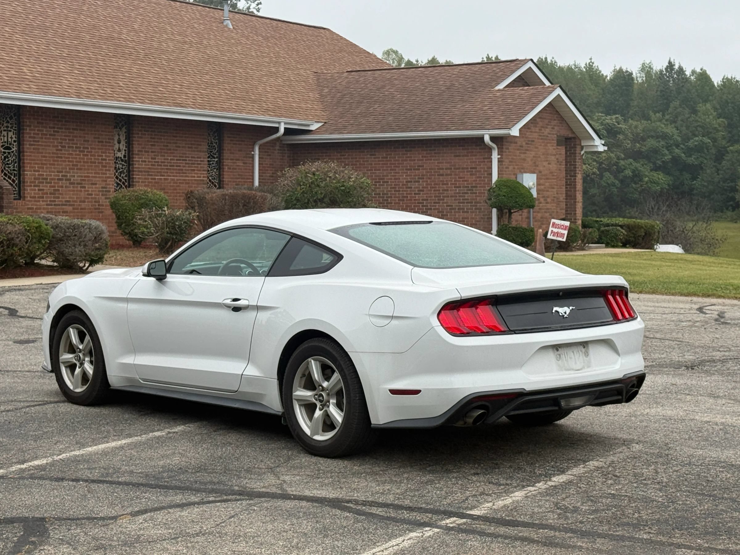Used 2018 Ford Mustang Coupe RWD image 5