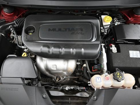 Used 2020 Jeep Cherokee Latitude Plus FWD image 29