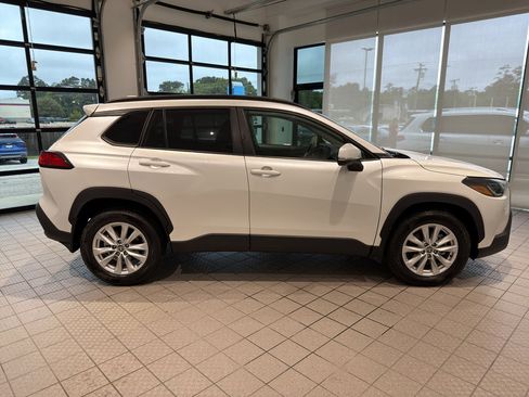 Used 2022 Toyota Corolla Cross LE w/ Moonroof Package FWD image 6