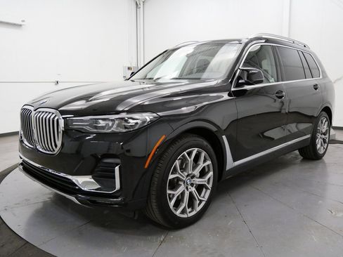 Used 2022 BMW X7 xDrive40i w/ Cold Weather Package image 3