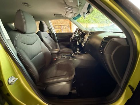 Used 2017 Kia Soul FWD image 28