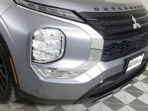Used 2024 Mitsubishi Outlander SE Black Edition FWD image 40