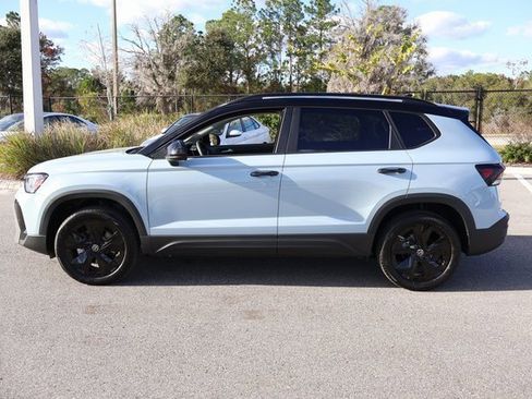 New 2026 Volkswagen Taos SE image 4