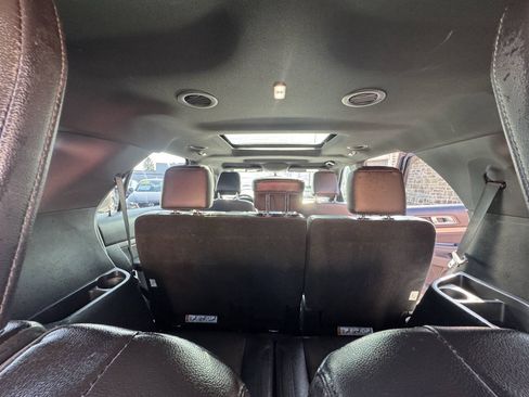 Used 2018 Ford Explorer XLT w/ Equipment Group 202A AWD/4WD image 29