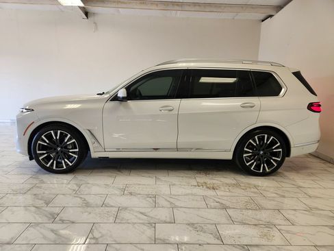 Used 2025 BMW X7 xDrive40i AWD/4WD image 4