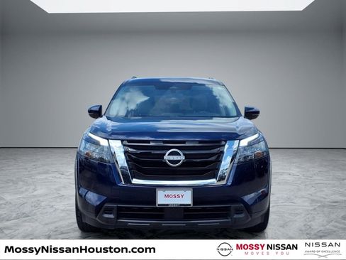Used 2023 Nissan Pathfinder SV FWD image 3