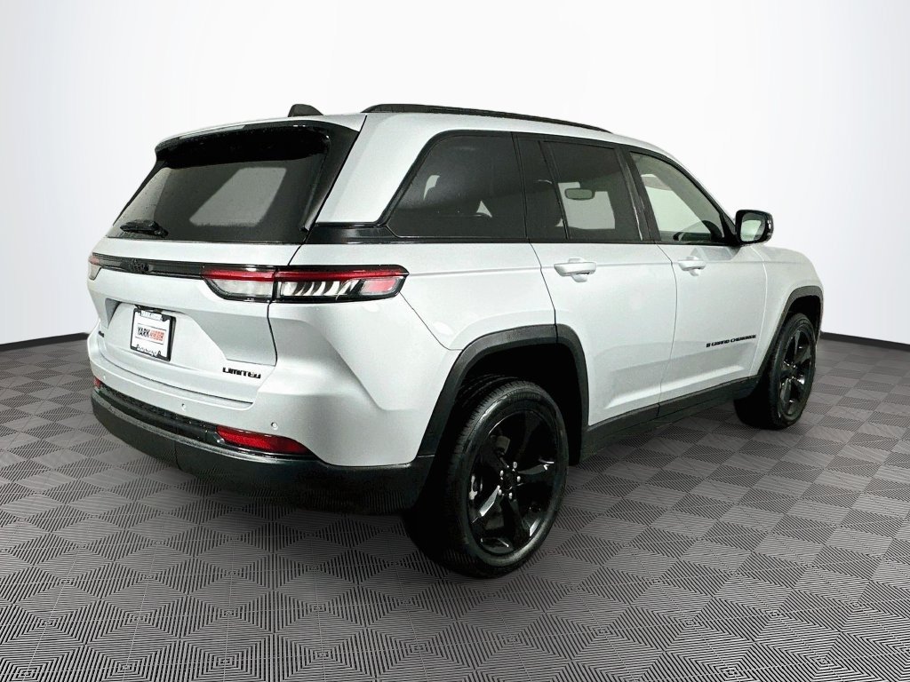 Certified 2024 Jeep Grand Cherokee Limited w/ Black Appearance Package AWD/4WD image 12