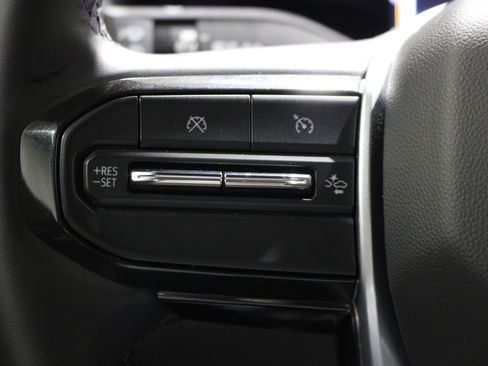 Used 2023 Chevrolet Colorado LT w/ LT Convenience Package II RWD image 11