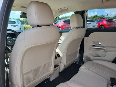 Used 2023 Mercedes-Benz GLA 250 w/ Premium Package image 11