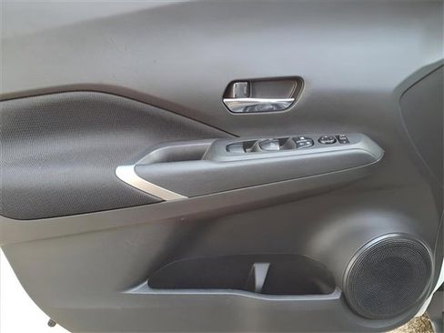 Used 2021 Nissan Kicks SV image 10