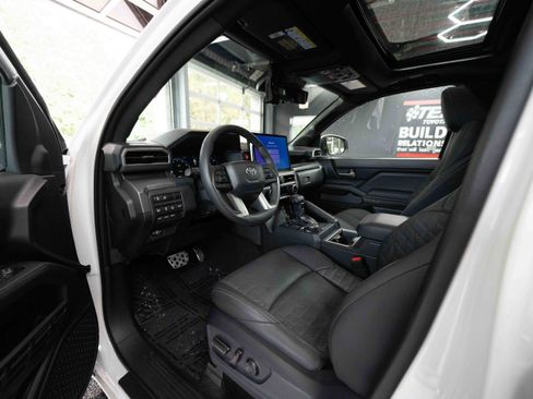 Used 2024 Toyota Tacoma TRD Sport w/ TRD Sport Premium Package AWD/4WD image 8