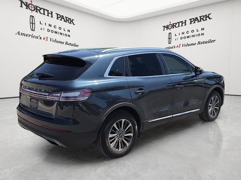 Used 2022 Lincoln Nautilus FWD w/ Premium Package image 5