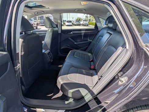 Used 2020 Volkswagen Passat 2.0T R-Line image 10