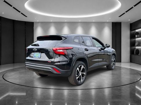 Certified 2024 Chevrolet Trax RS w/ Driver Confidence Package FWD image 5