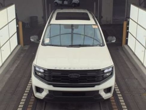 Used 2025 Ford Expedition Active AWD/4WD image 5