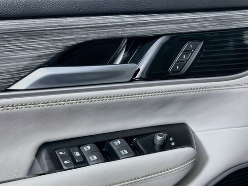 Used 2024 Jeep Wagoneer Series II w/ Flexible Seating Group RWD image 16