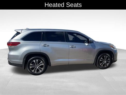Used 2017 Toyota Highlander XLE image 7