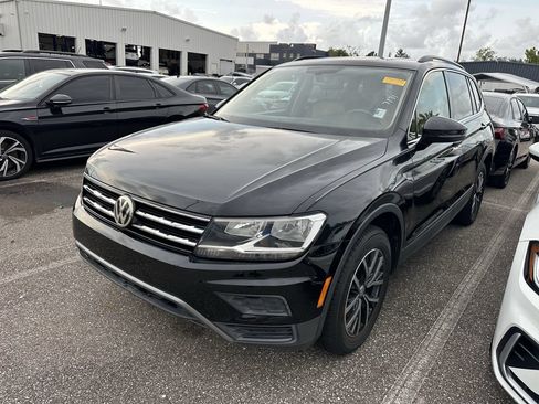 Used 2019 Volkswagen Tiguan SE w/ Panoramic Sunroof Package FWD image 9