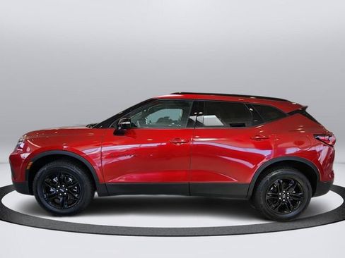 Used 2021 Chevrolet Blazer LT FWD image 2