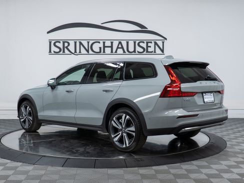 New 2026 Volvo V60 B5 Cross Country Plus w/ Climate Package AWD/4WD image 7