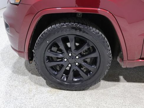 Used 2020 Jeep Grand Cherokee Altitude AWD/4WD image 9