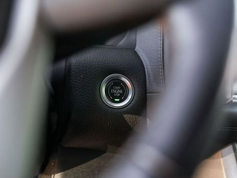 Used 2022 GMC Yukon XL Denali w/ Denali Premium Package image 22