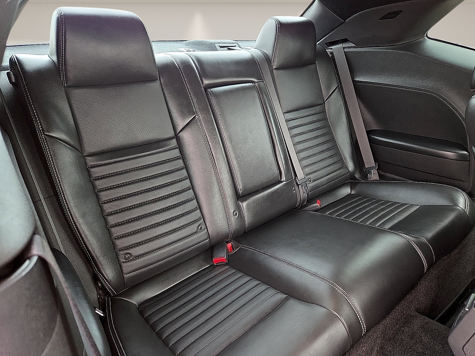Used 2014 Dodge Challenger SXT Plus RWD image 9
