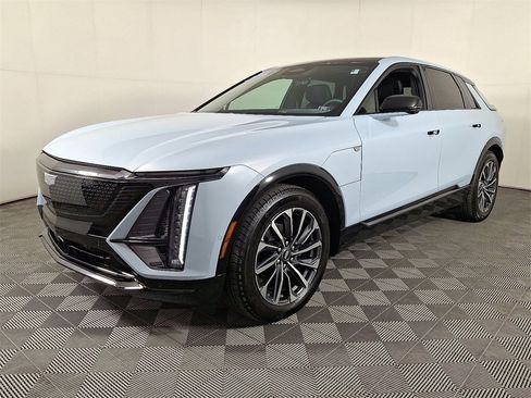 Used 2025 Cadillac Lyriq Sport image 6