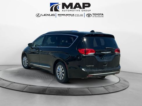 Used 2018 Chrysler Pacifica Touring-L w/ Premium Audio Group FWD image 3