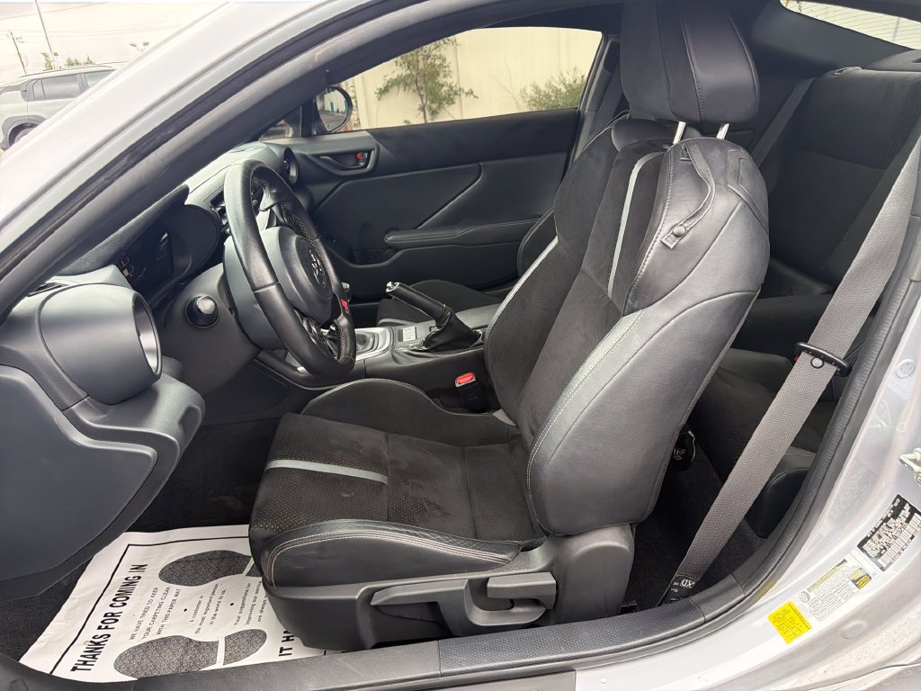 Used 2022 Toyota GR86 Premium w/ ALL Weather Mat Package (TMS) RWD image 11
