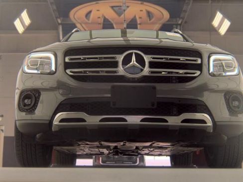 Used 2023 Mercedes-Benz GLB 250 4MATIC w/ Premium Package image 3