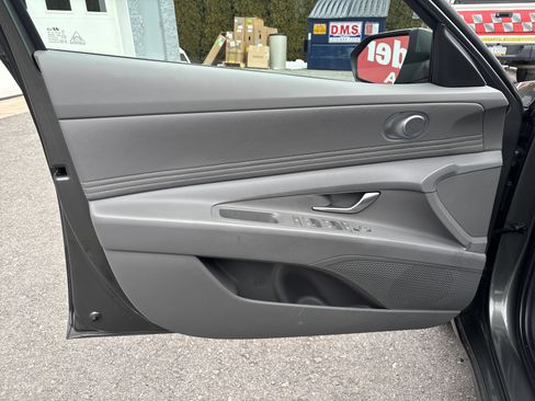 Used 2025 Hyundai Elantra SEL image 16