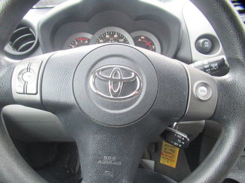 Used 2012 Toyota RAV4 4WD image 15