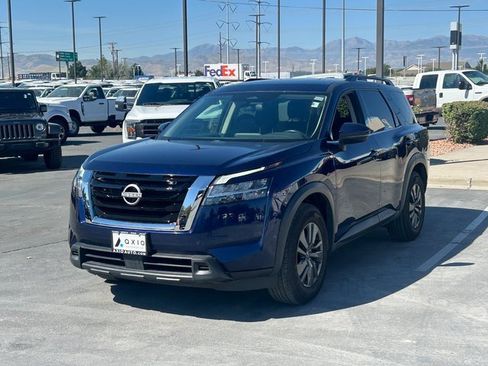 Used 2022 Nissan Pathfinder SV image 8