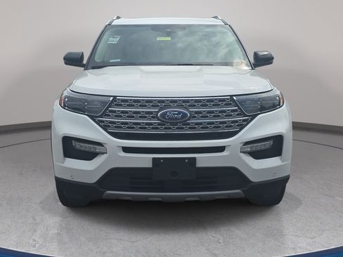 Used 2022 Ford Explorer Limited w/ Equipment Group 301A AWD/4WD image 2
