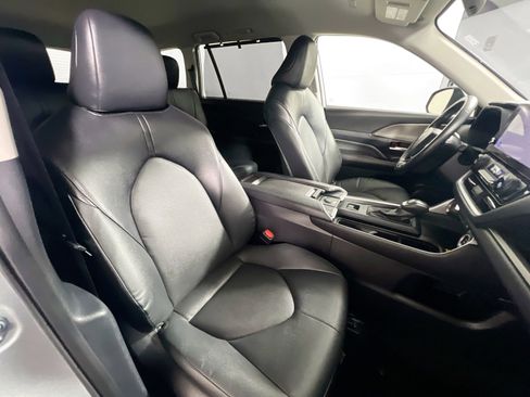 Used 2025 Toyota Grand Highlander XLE image 31