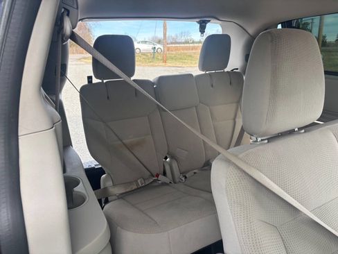 Used 2018 Dodge Grand Caravan SE w/ UConnect Hands-Free Group image 18