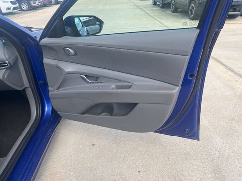 Used 2024 Hyundai Elantra SEL FWD image 18