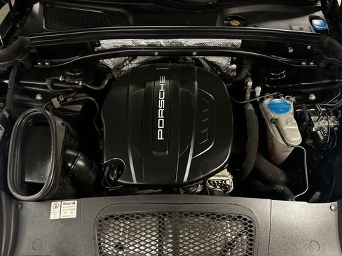 Used 2018 Porsche Macan image 30