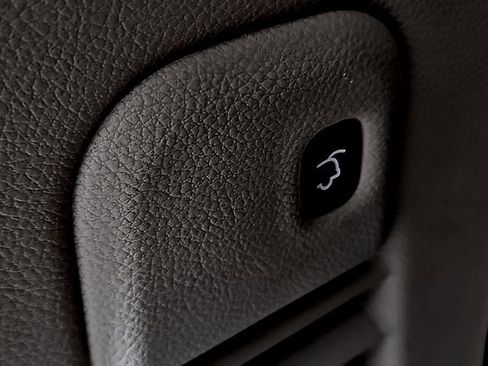 Used 2017 Jeep Grand Cherokee Limited w/ Luxury Group II image 27