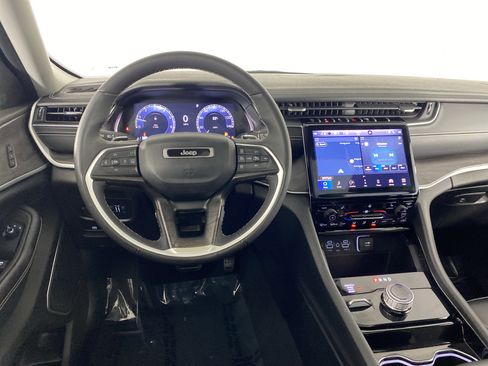 Used 2023 Jeep Grand Cherokee Limited image 46