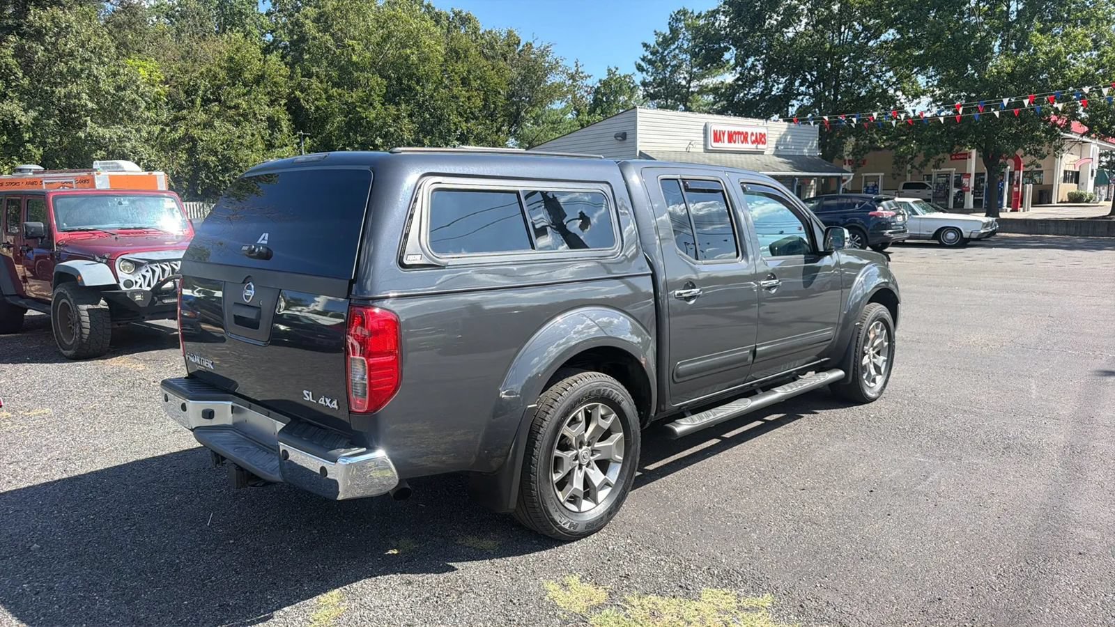Used 2015 Nissan Frontier SL w/ Moonroof Package AWD/4WD image 8