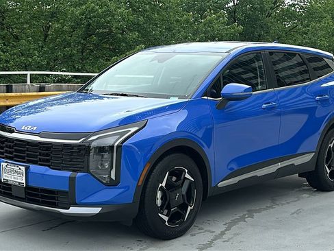New 2026 Kia Sportage EX FWD image 2