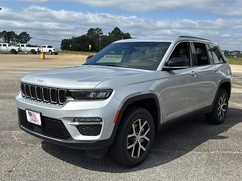 New 2025 Jeep Grand Cherokee Limited image 4